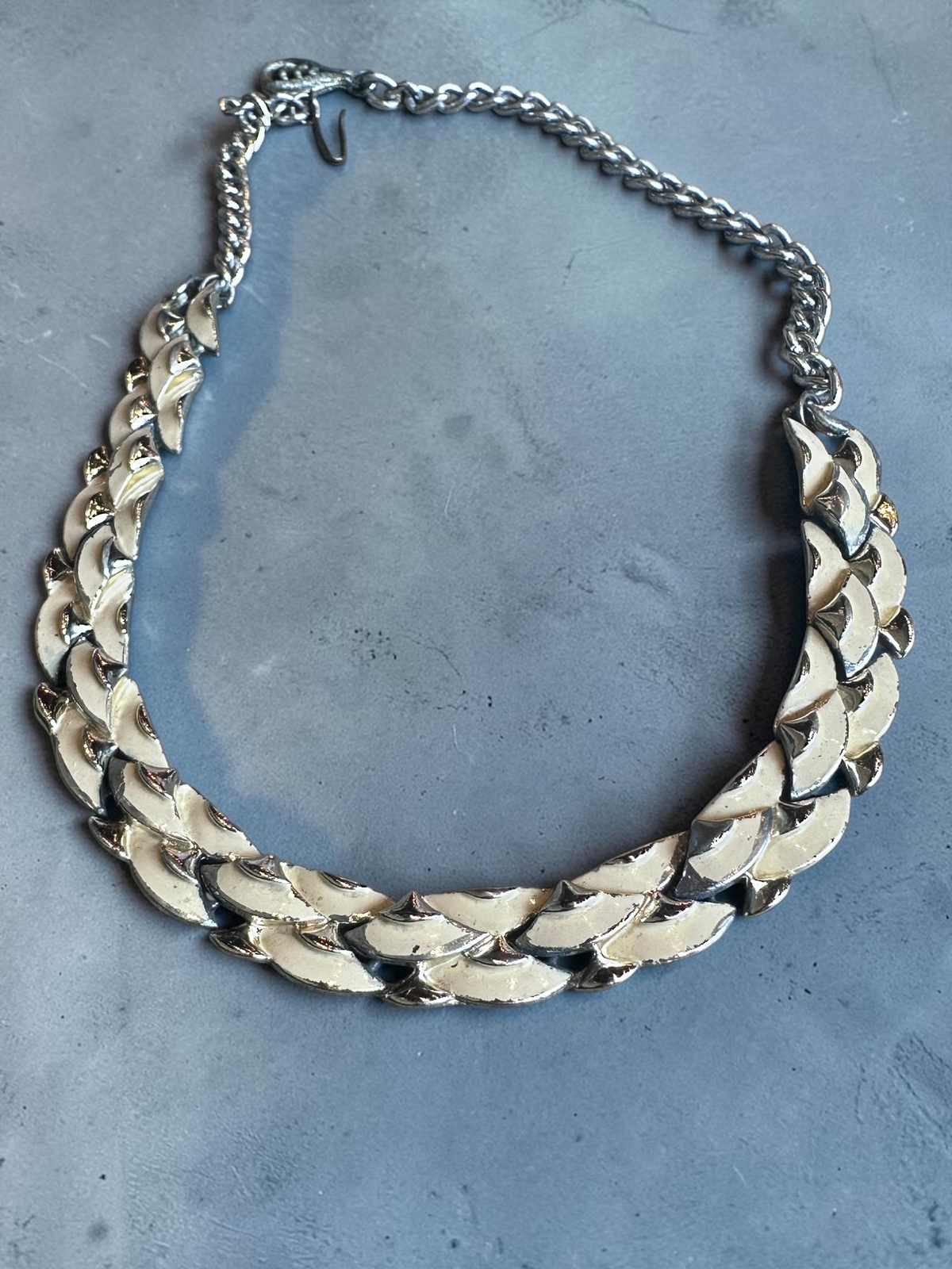 Deco Crest necklace