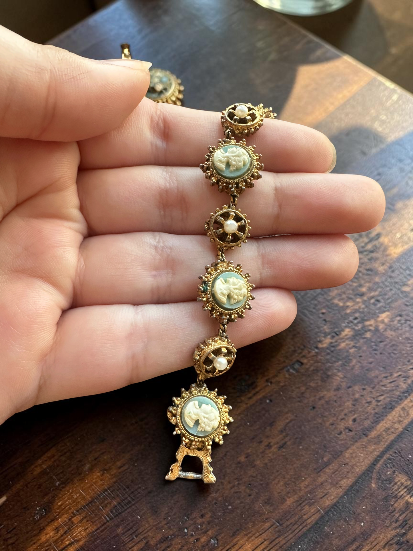 Vintage Real Cameo Gold Tone Link Bracelet