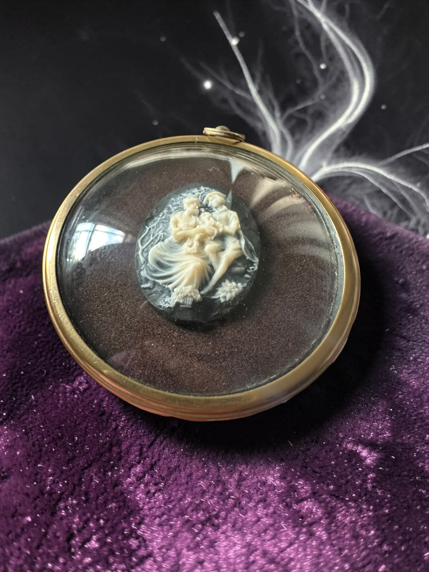 Vintage Victorian cameo dome hanging ornament - side view
